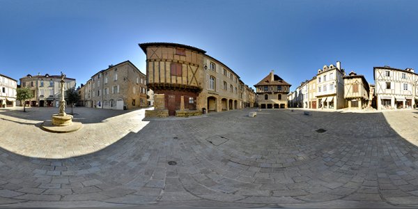 Place du Mercadial à Saint-Céré : visite panoramique 360° au cœur de la cité médiévale du Lot