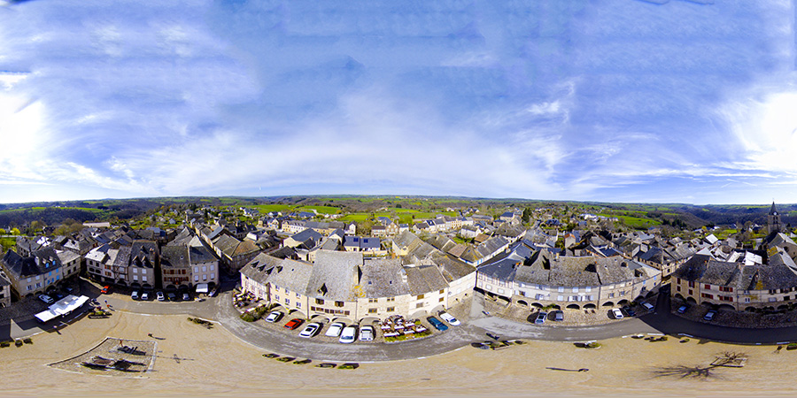 Visite virtuelle 360° de la place des Arcades de Sauveterre-de-Rouergue, bastide royale médiévale en Aveyron