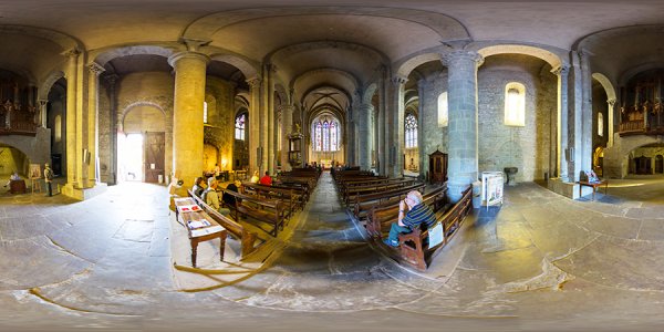 La nef de la basilique Saint-Nazaire de la cité de Carcassonne