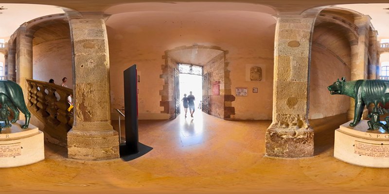 Grand escalier du Palais Vieux de Narbonne